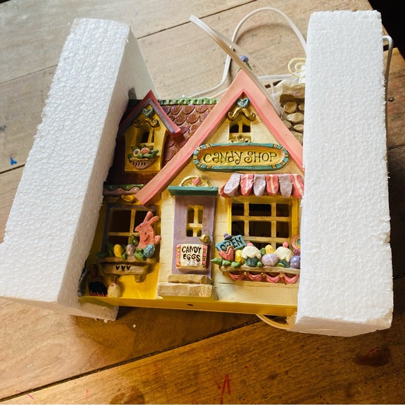 Kurt Adler Candy Shop Lighted House - Picture 7 of 10